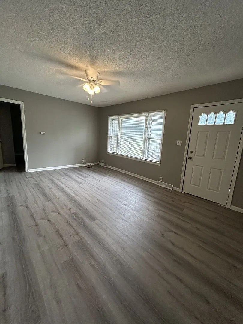 Coming Soon!! 3 Bedroom/ 1 Bathroom House — Photo 2