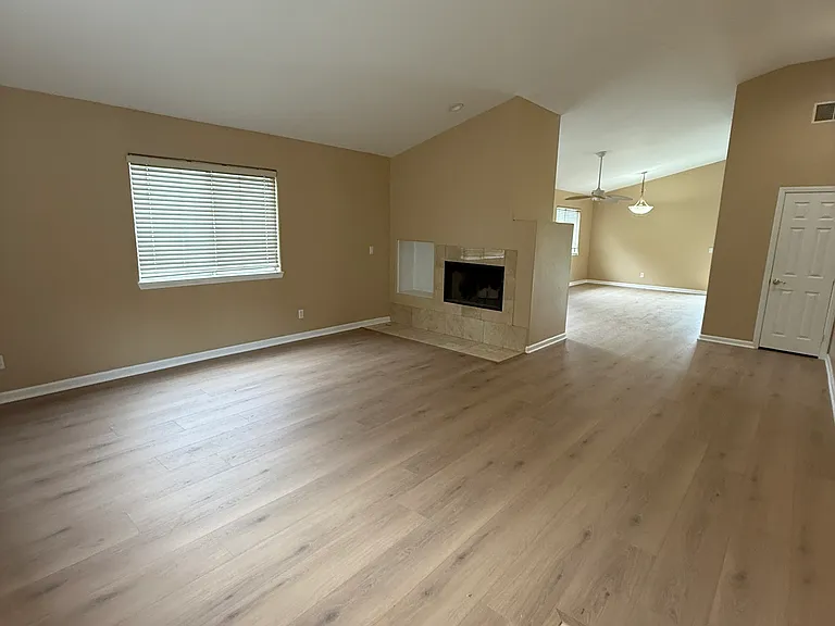 28426 Sandhurst Way — Photo 5