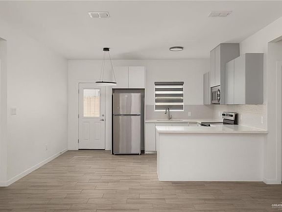 4th image of 308 W Campeche Ave #2