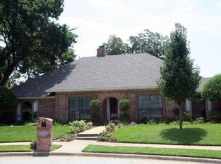 1704 Warwickshire Ct E, Bedford, TX 76021