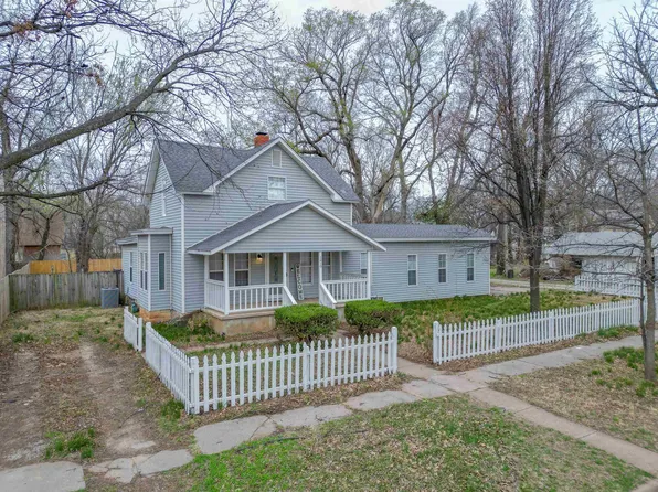 1419 Menor St, Winfield, KS 67156