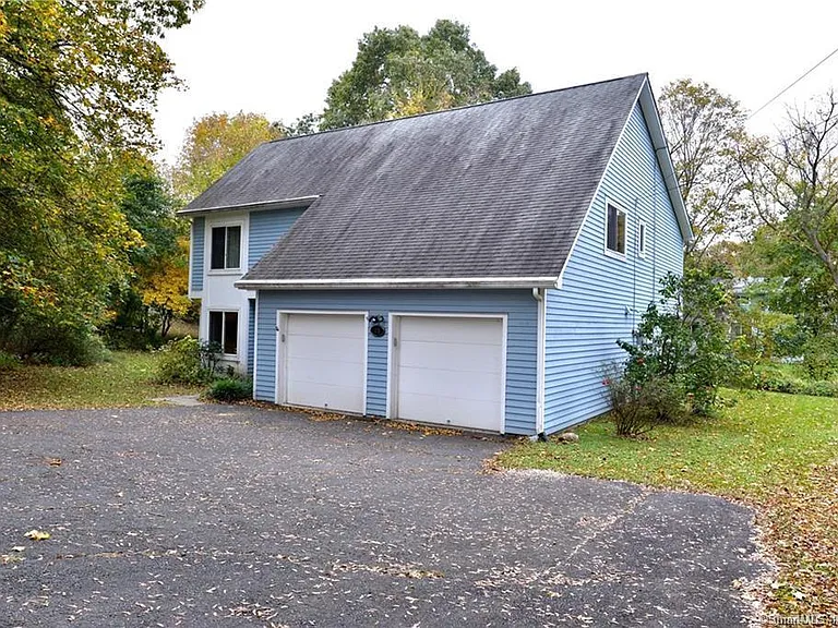 35 Homestead Rd — Photo 2