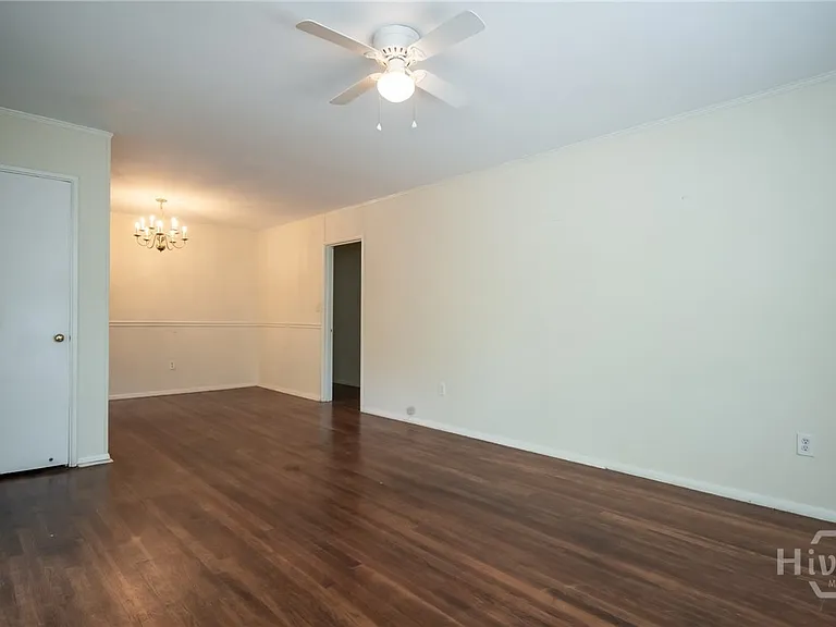 175 Habersham Way — Photo 5