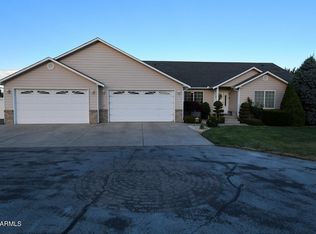 469 Mapleway Rd, Selah, WA 98942