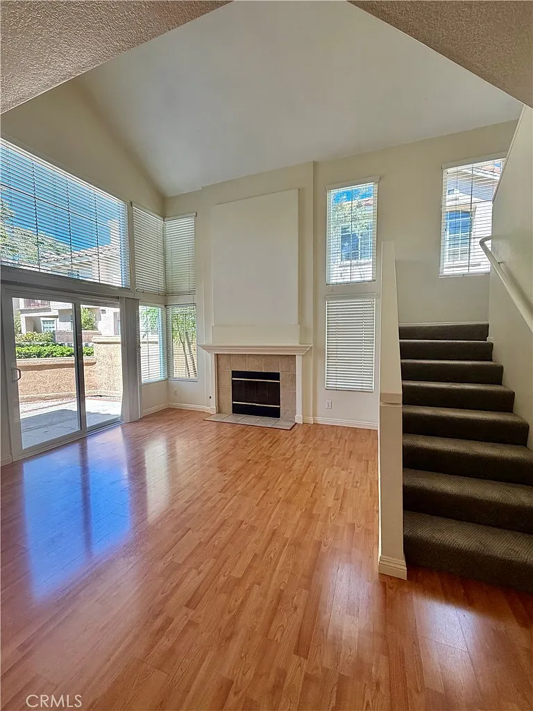 3 bed, 1300 sqft, $3,895 — Photo 1
