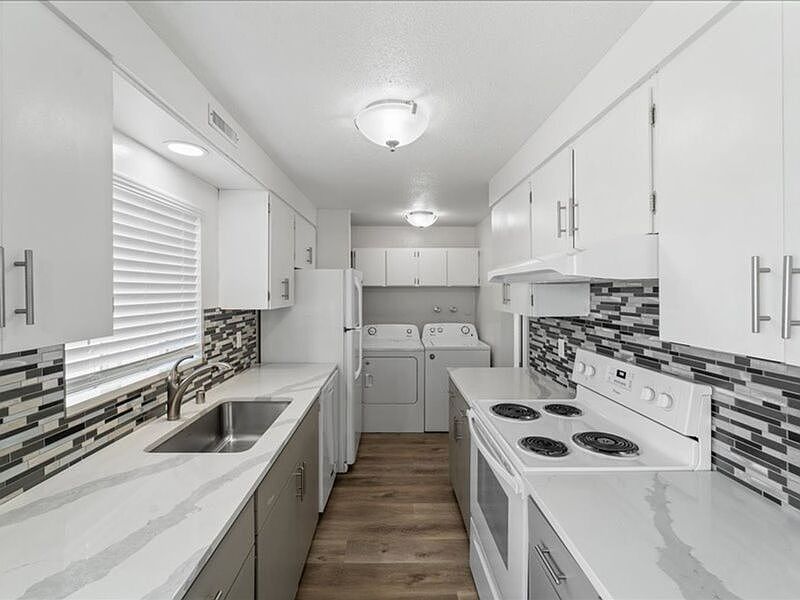1st image of 1817 W Cartmell St Unit 106