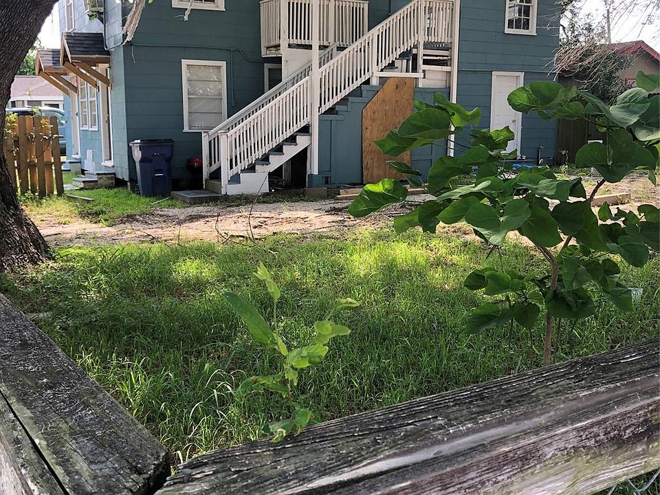 1st image of 827 1st Ave N