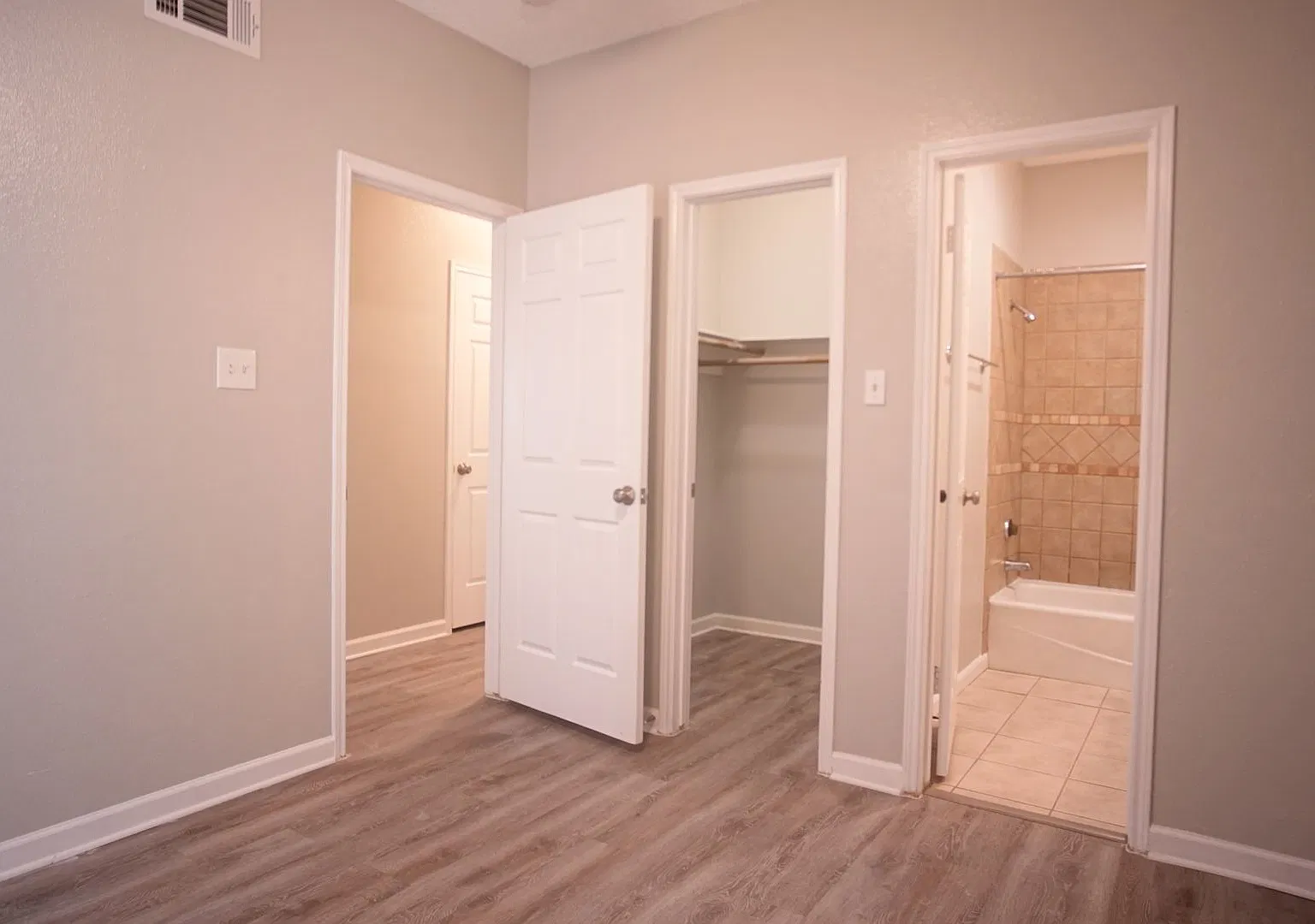2 bed, 800 sqft, $1,700 — Photo 4