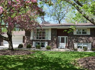 846 Timber Trl, Fontana, WI 53125