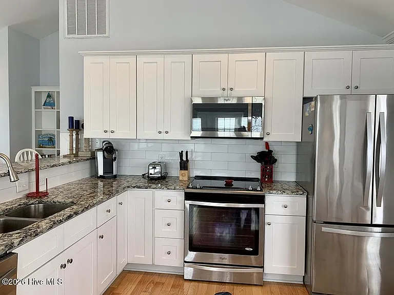 305 N Shore Dr — Photo 8