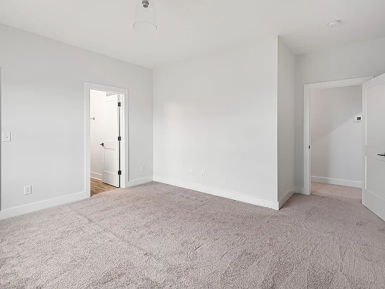 805 Regimental Dr — Photo 31