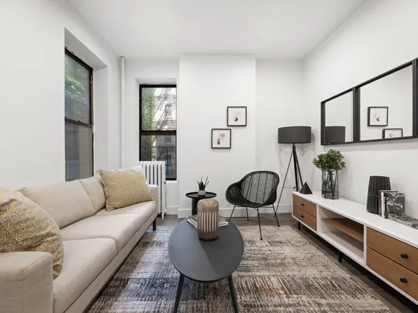 411 Manhattan Avenue 4 image 2 of 7