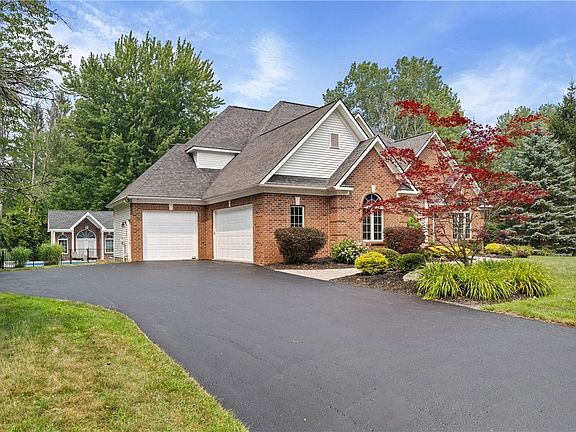 3rd image of 250 Country Woods Ln