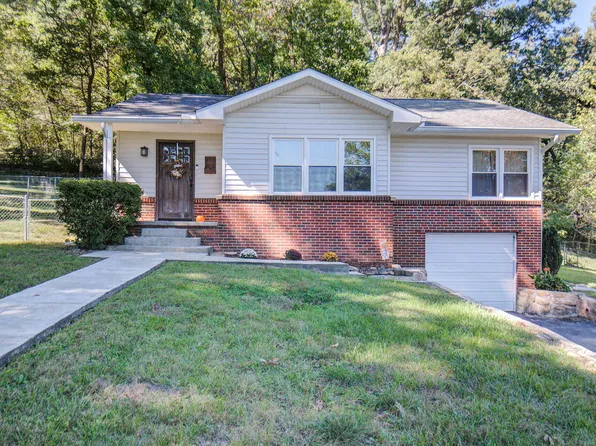 9881 Smith St, Soddy Daisy, TN 37379