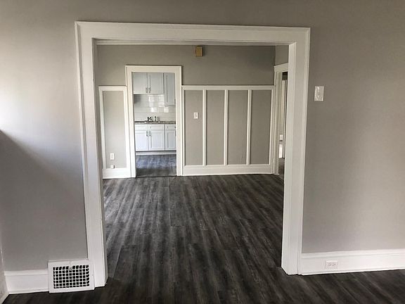 3rd image of 1673 Wyandotte Ave #1