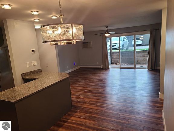 2nd image of 227 Fair St APT 3