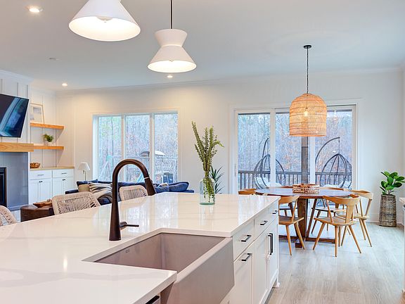 5th image of 203 Post Oak Rd