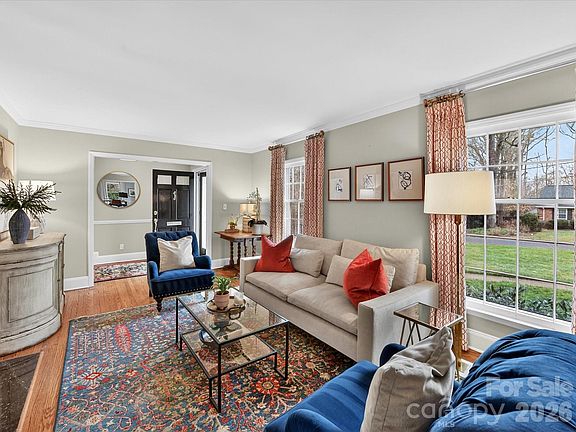 4th image of 528 Ellsworth Rd