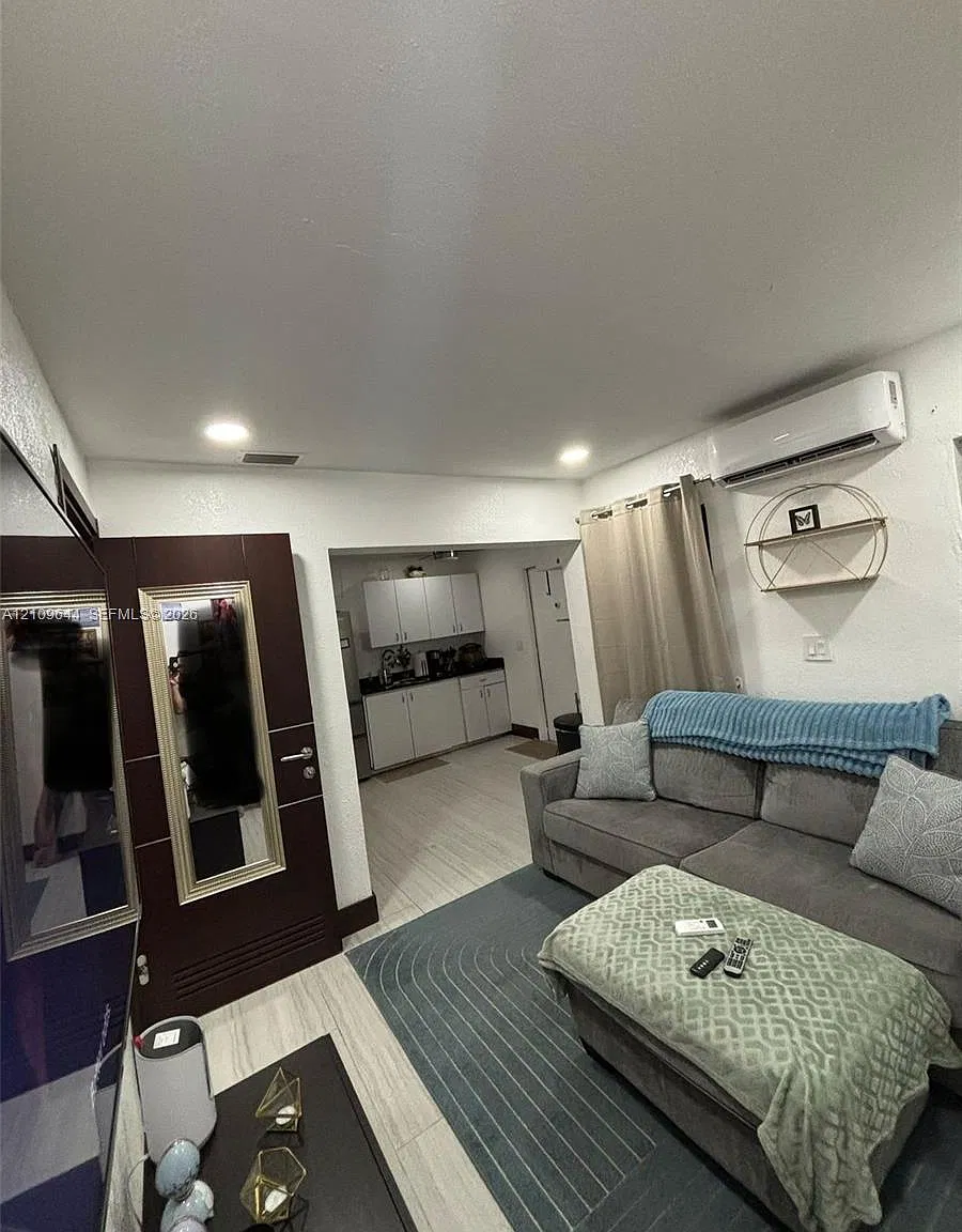 Floral Heights 1st Add — Photo 3