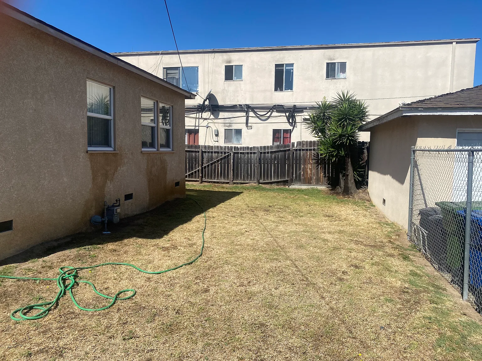 2 bed, 725 sqft, $2,300 — Photo 1