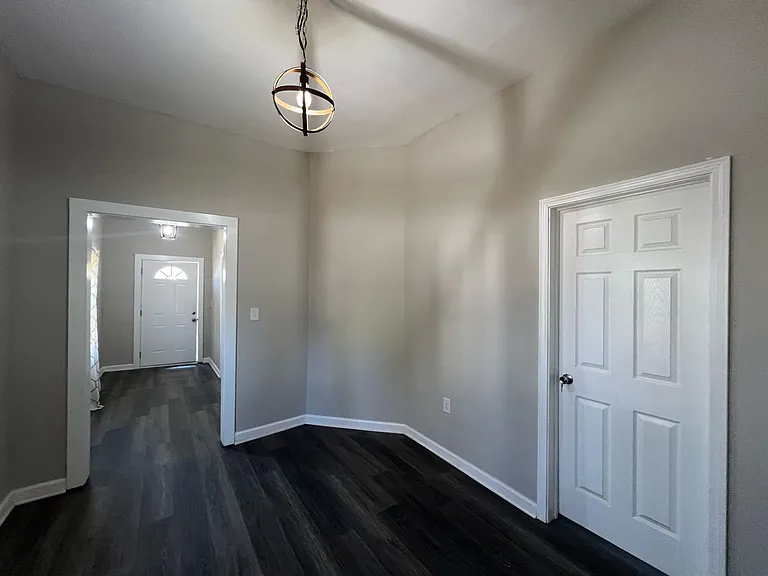 818 Salem St — Photo 9