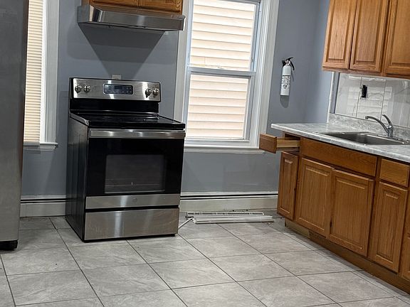 4th image of 111 Jewett St APT 1