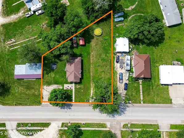 812 S Main St, Pleasant Hill, IL 62366