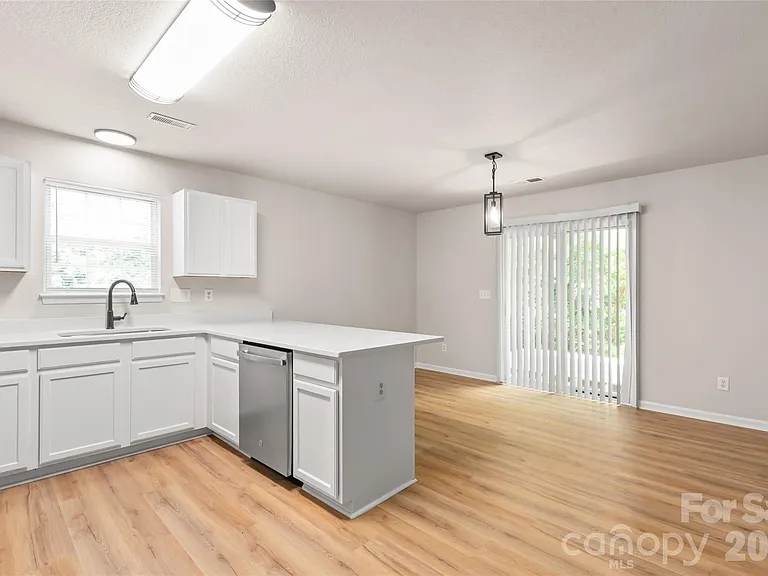 4506 Christenbury Hills Ln — Photo 6
