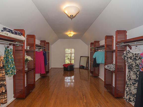 Huge Master walk in Closet