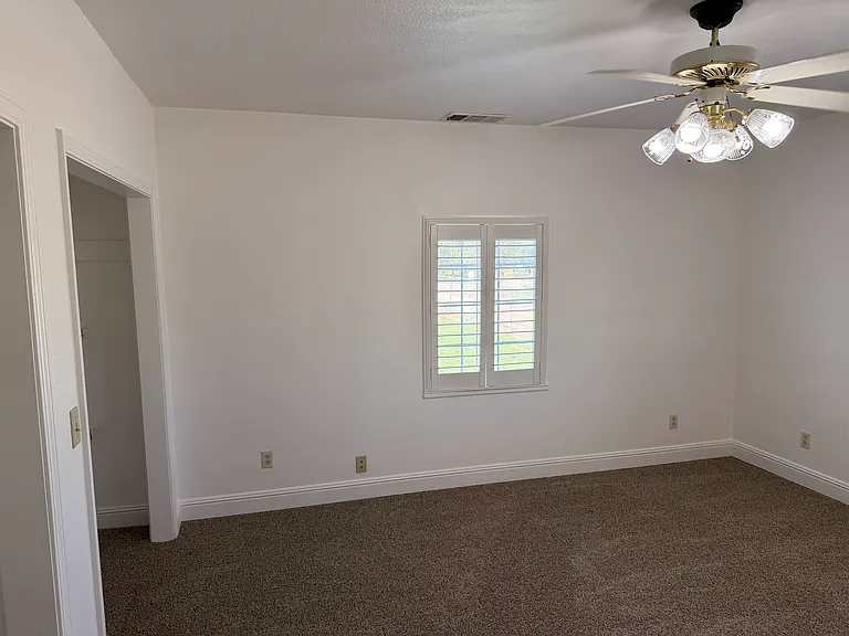 4390 S Walnut Ave — Photo 9
