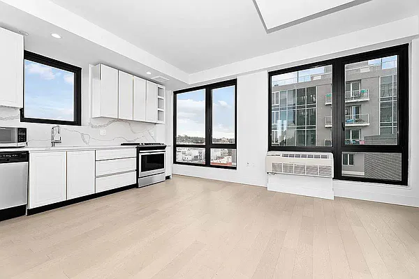 Rented by Tapiro Realty | media 33