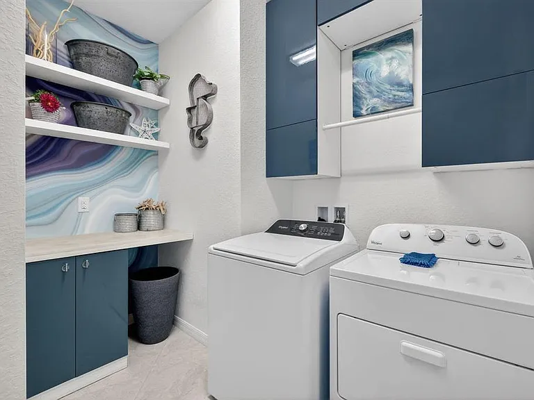 540 SE Monet Dr — Photo 8