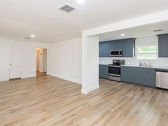 4th image of 525 20th Ave N