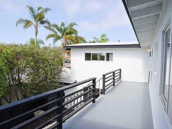 3rd image of 241 Avenida Pelayo APT 4