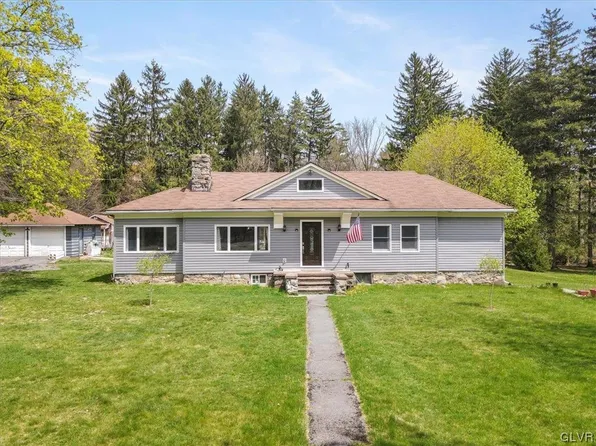 158 Carlton Rd, Cresco, PA 18326