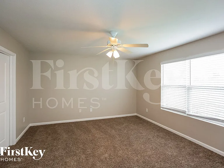 15490 Farmland Ct — Photo 6
