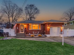 139 N Linden Street, Massapequa, NY 11758