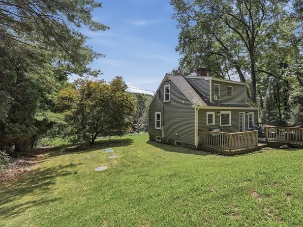 84 Southbridge Rd, Charlton, MA 01507