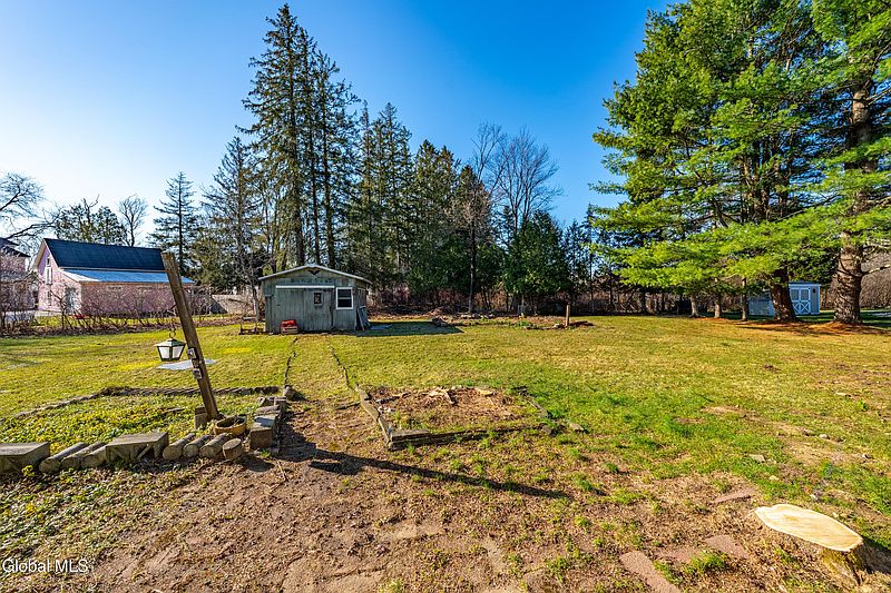 5th image of 11 Green Acres Lane