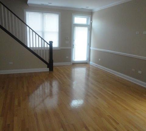 2nd image of 2847 N Southport Ave #3FTF