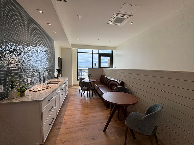 Bank Street Apartments at Burlington Square — Photo 24