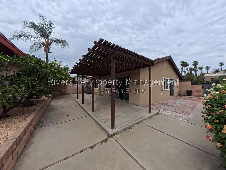 5025 Pearblossom Dr — Photo 27