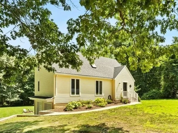 46 Old Powder House Rd, Lakeville, MA 02347