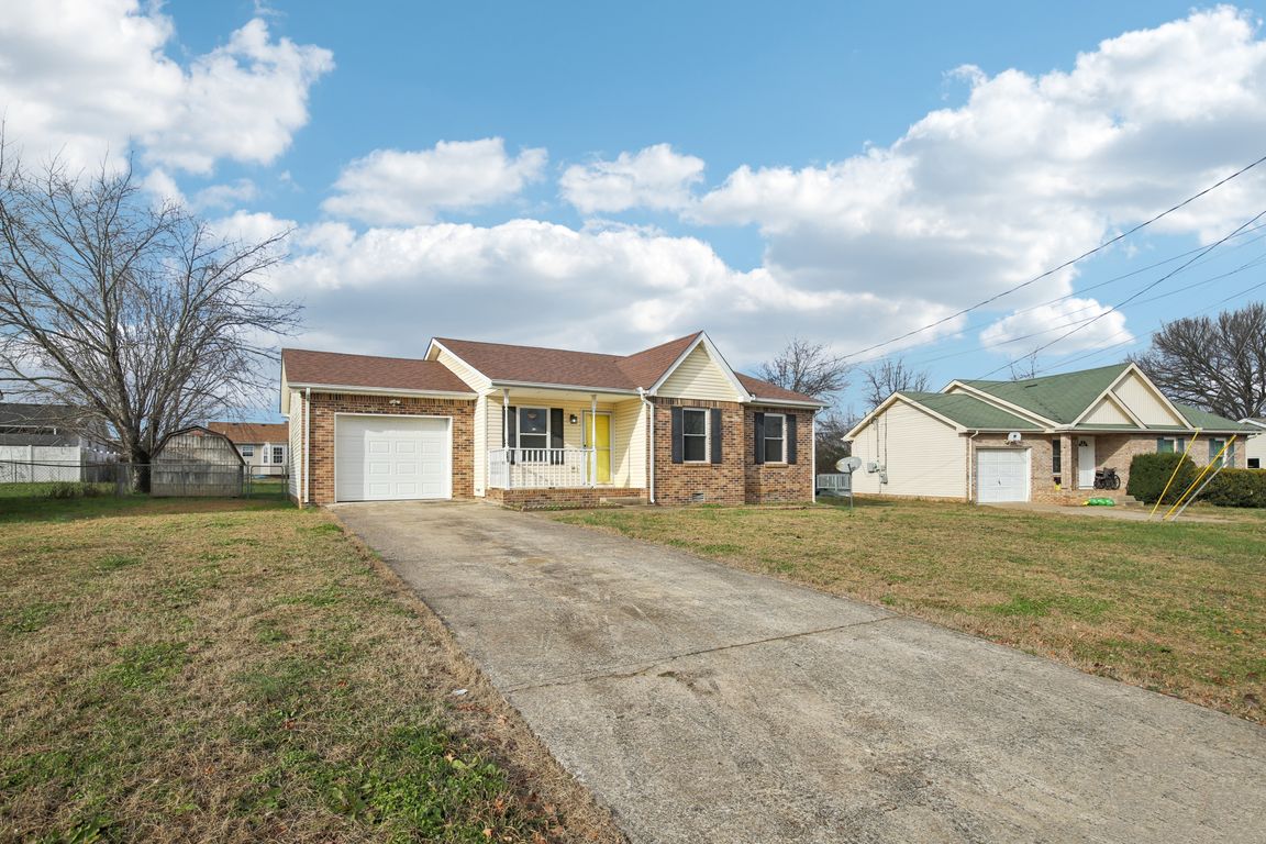 Audrea Ln-S0612-001.jpg