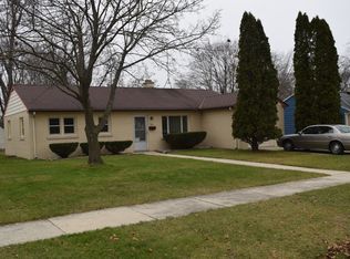 940 Lincoln Dr E, West Bend, WI 53095