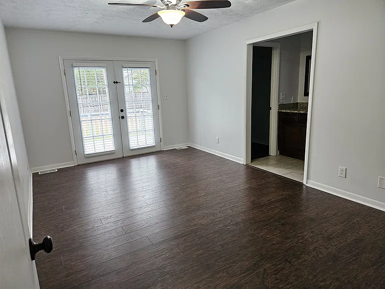 905 Benevente Loop — Photo 20