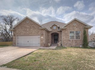 714 Golf Rd, Webb City, MO 64870