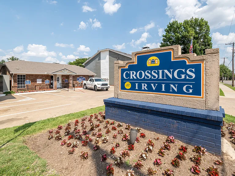 Crossings at Irving Apartments — Photo 15