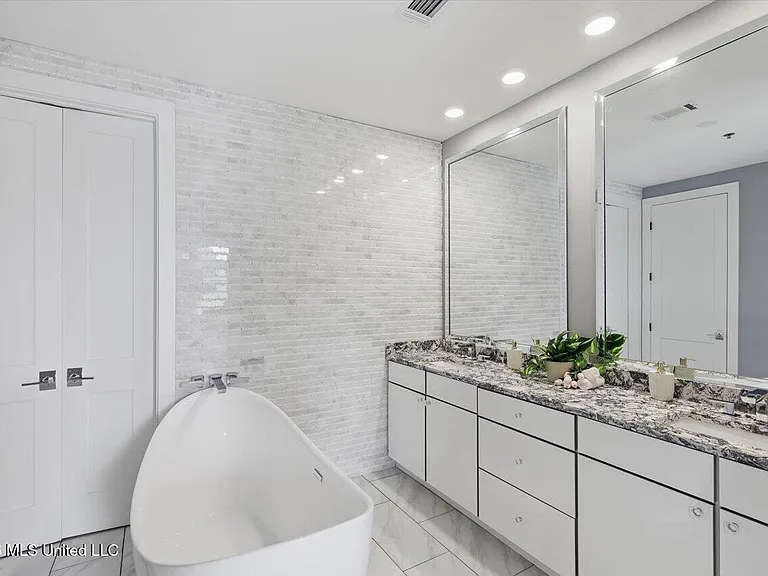 145 Republic St — Photo 29