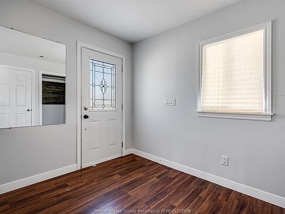3rd image of 4 Cedar Cres